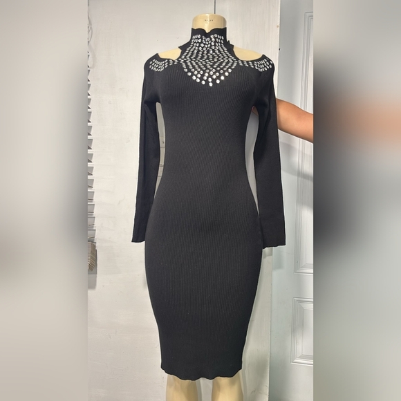 Venus Black Dress - Picture 5 of 6